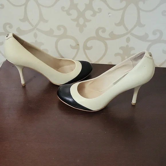 Michael Kors - Picture 2 of 4